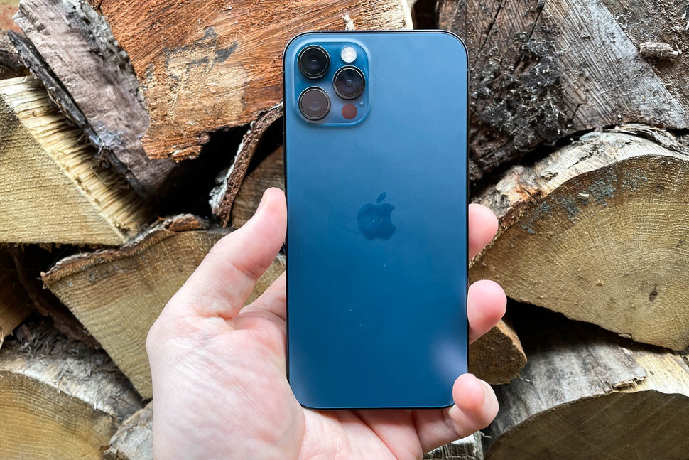 iPhone 12 Pro 26-qavatdagi derazadan tushib ketdi va jabrlanmadi