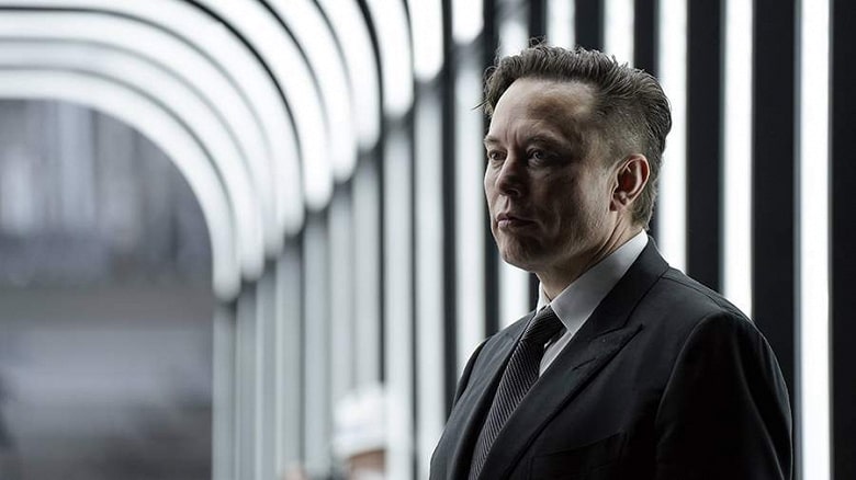 Ilon Mask tanqidlarni tingladi va endi Teslaga ko'proq e'tibor qaratadi
