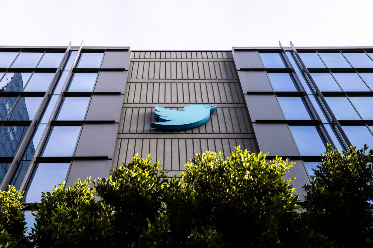 Twitter ofisida "qattiq" xodimlar uchun yotoqxonalar jihozlandi