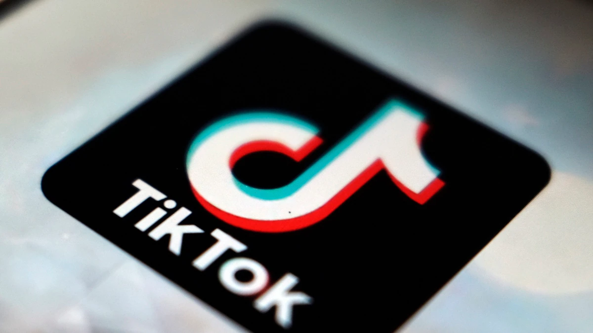 Neyron tarmoq TikTok va uning foydalanuvchilari SSSRda qanday ko'rinishda bo'lishini ko'rsatib berdi