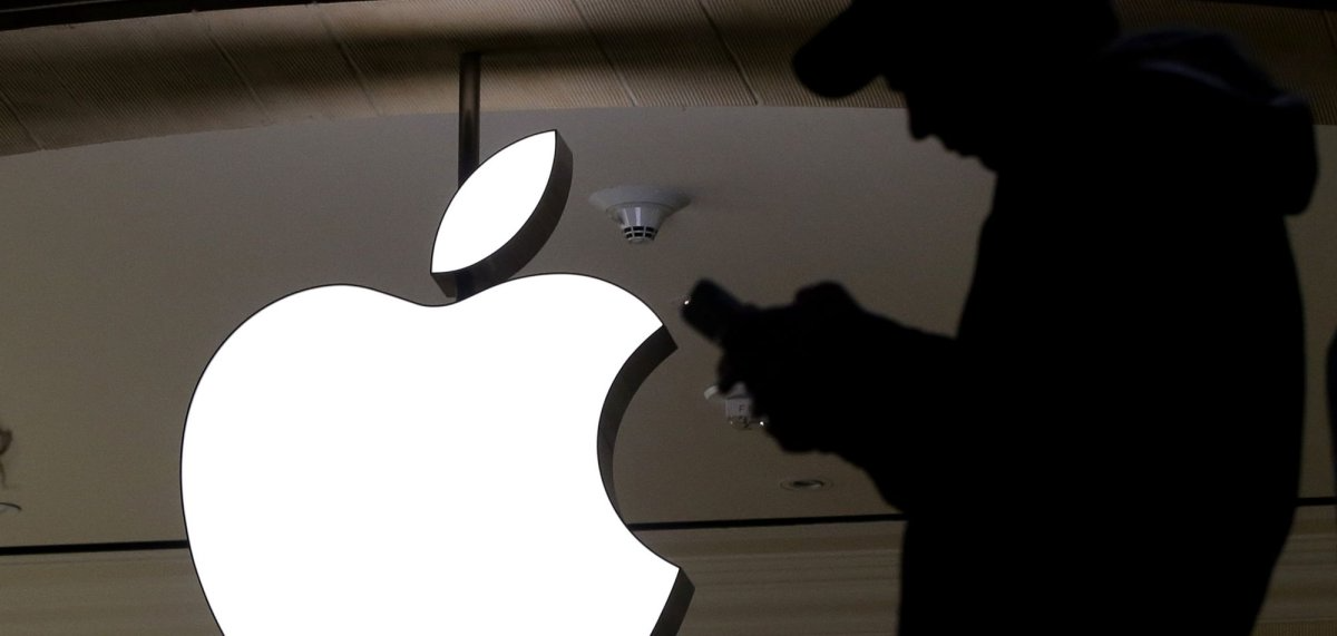 Apple yana 3 trillion dollarga baholandi. Kompaniyaning kapitallashuvi ikkinchi marta muhim belgidan oshib ketdi va raqobatchilarni ancha orqada qoldirdi