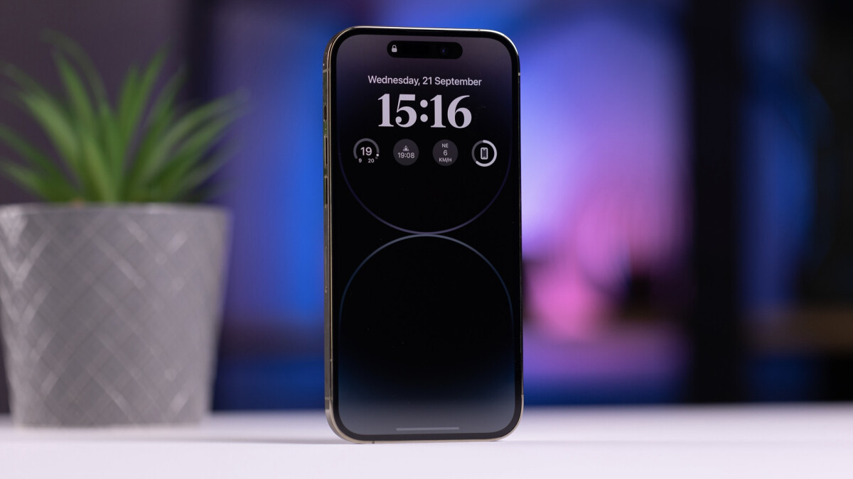 Samsung iPhone 15 ekranlarini ishlab chiqarishni boshlaydi