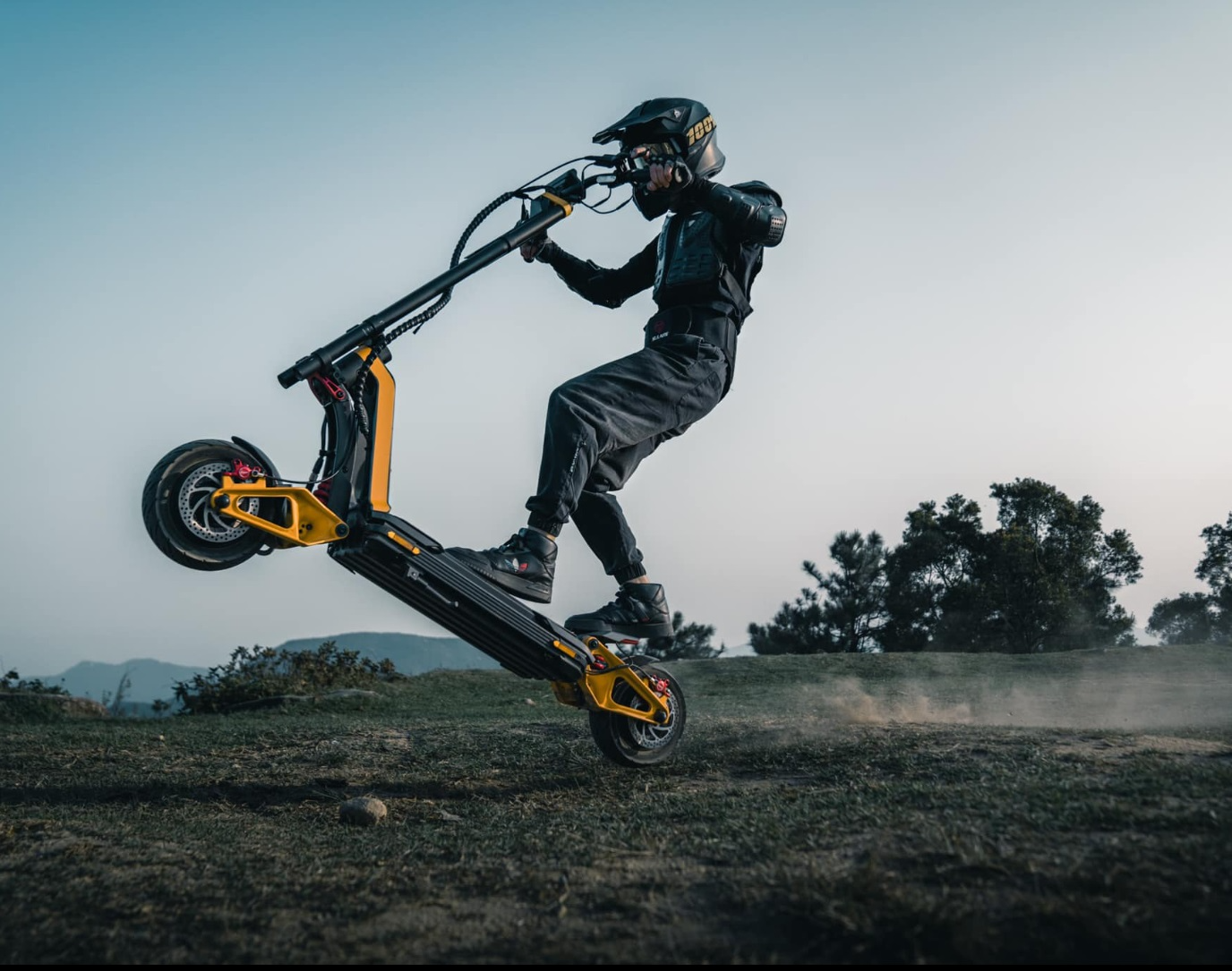 Sport trasnporti va SUV-ga aylana oladigon elektr skuter. Inmotion RS elektroskuteri 