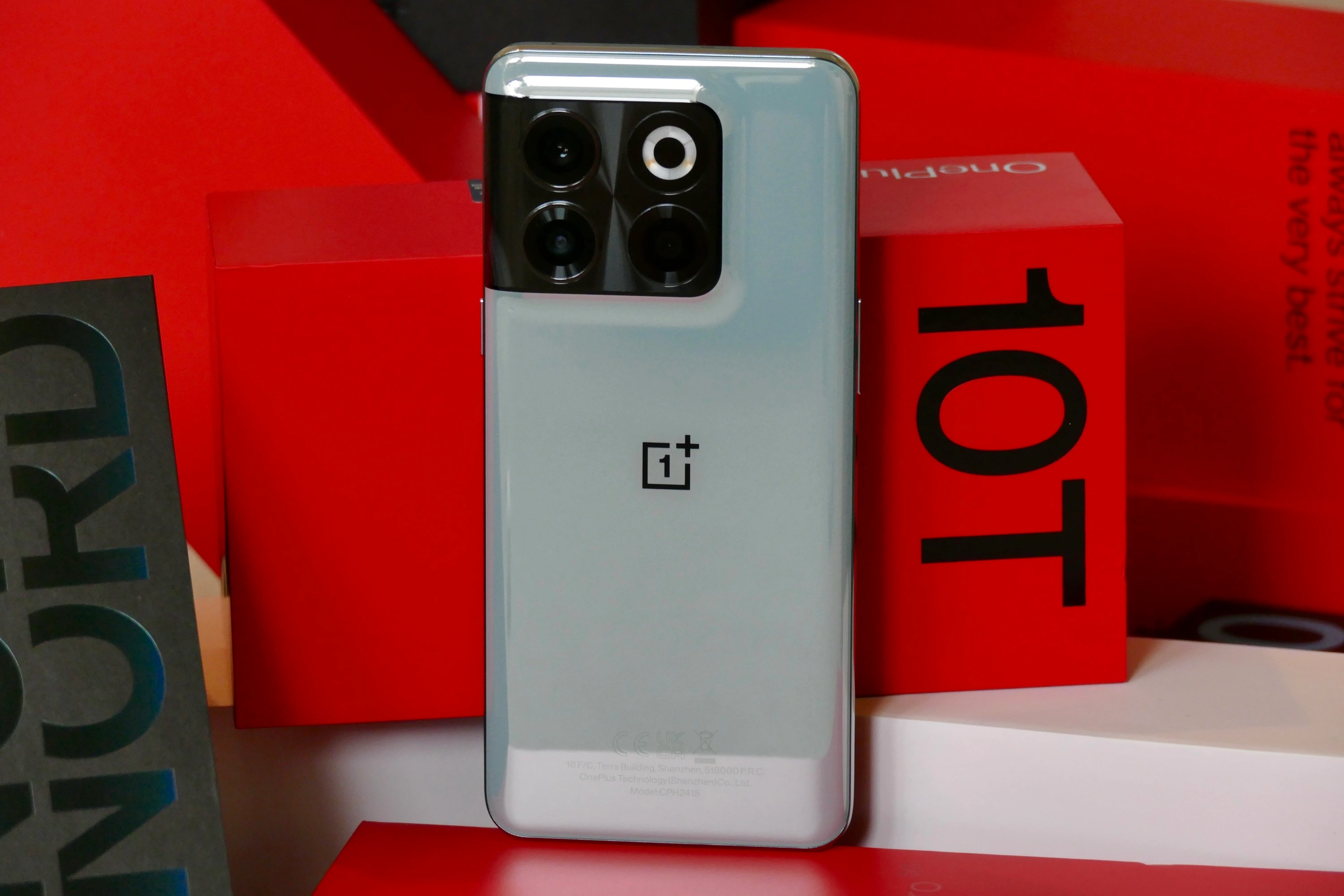 OnePlus 10T yangi proshivka yangilanishi bilan yanada barqaror va xavfsizroq bo'ldi