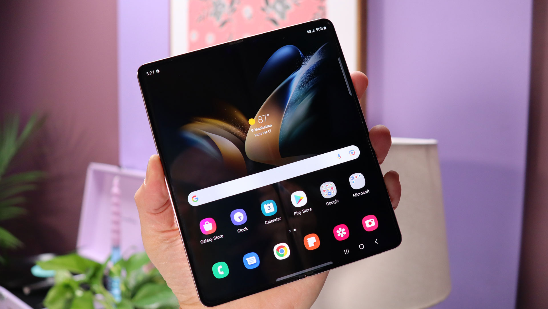 Bu Samsung Galaxy Z Fold 5, ikkita ekran orasidagi bo'shliq endi yo'q. Smartfonning birinchi reklama tasviri paydo bo'ldi