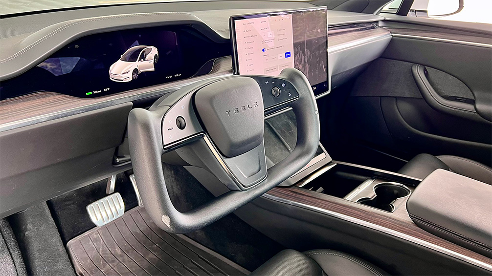 Innovatsiya natija bermadi va Ilon Mask qarorni o'zgartirdi: Tesla odatdagi rulga qaytdi