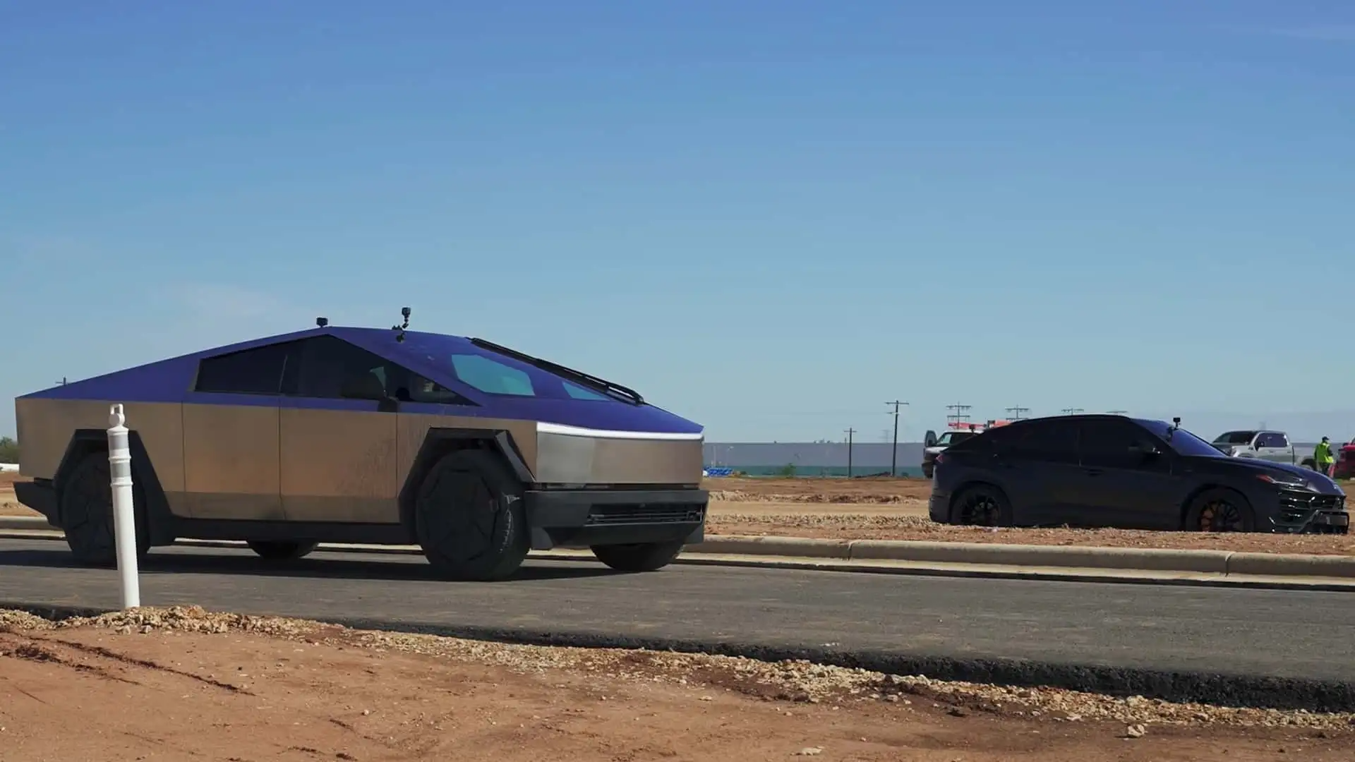 Tesla Cybertruck Lamborghini Urus bilan jang qildi
