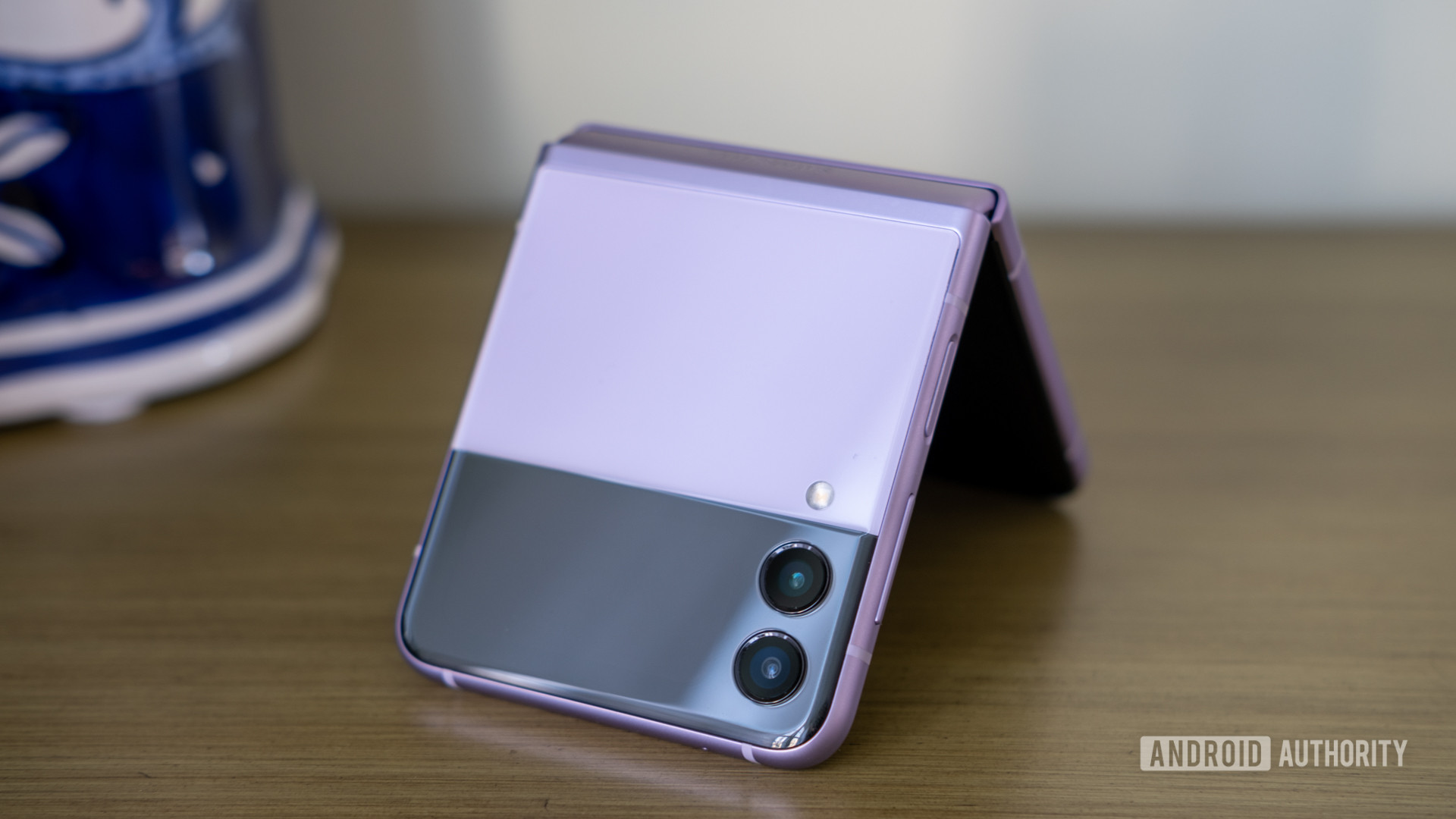 Allaqachon to'rtinchi avlod, lekin narxi hali ham o'ta yuqori: Samsung Galaxy Z Flip4 ning Evropa narxlari nomlandi